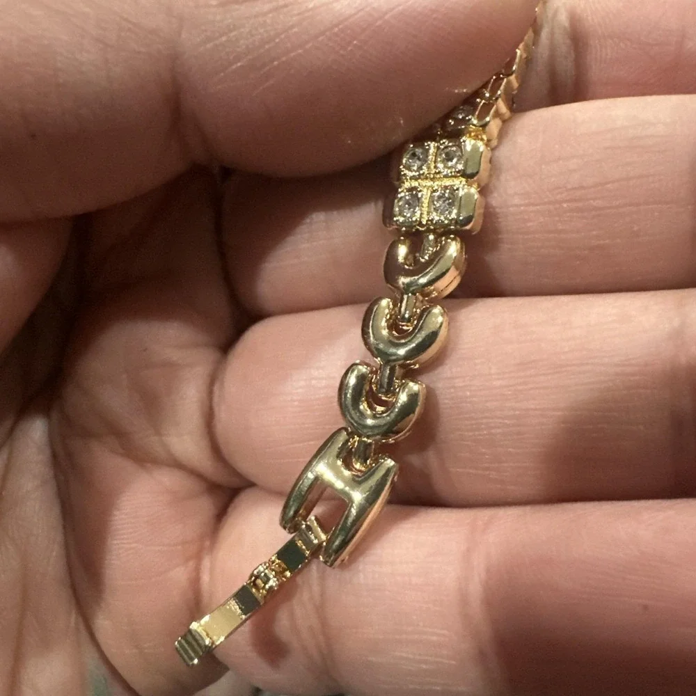 New Ladies Watch Gold Tone Teardrop Shaped Crystal Encrusted Dainty 22mm Fit 8in